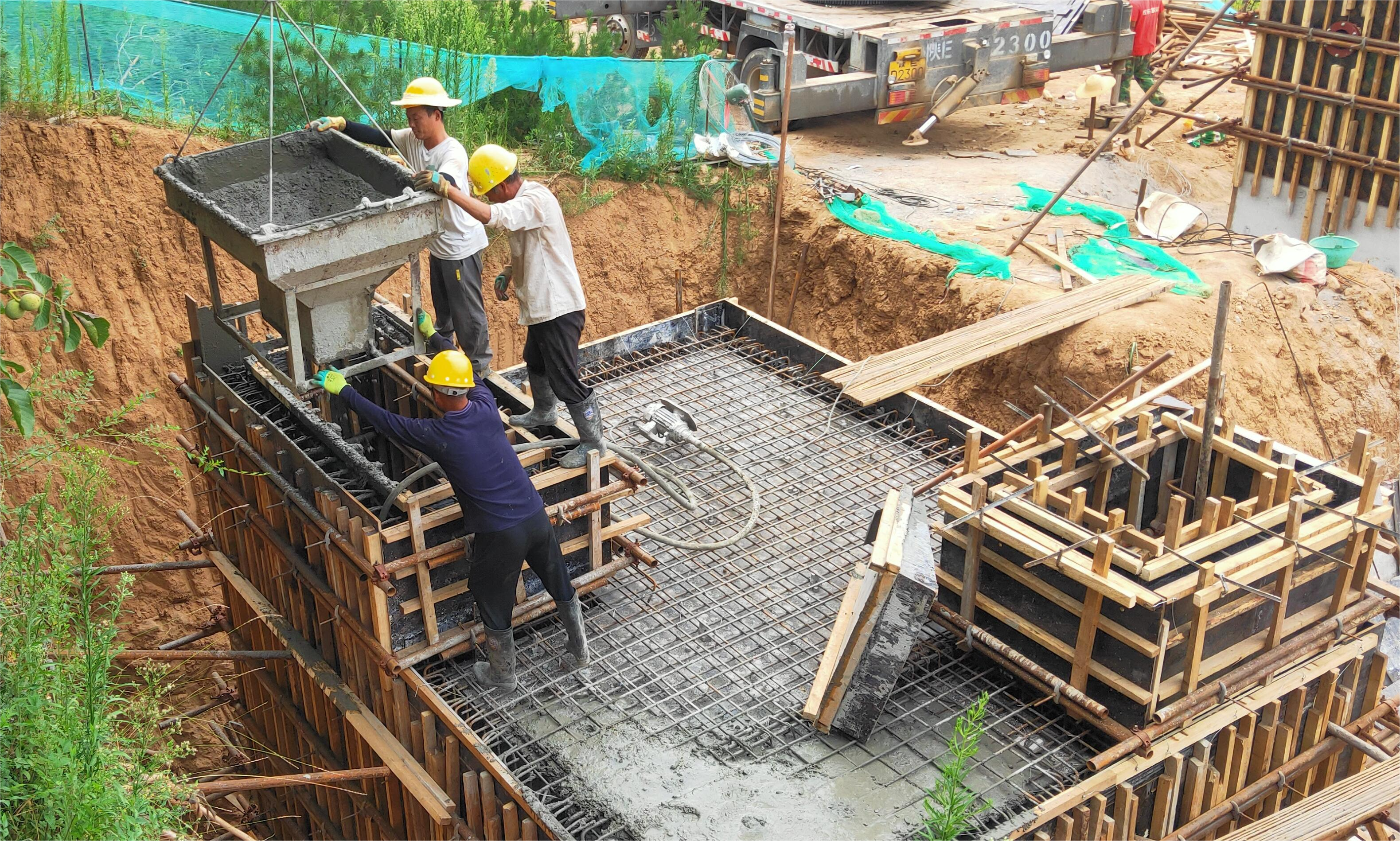 战高温 斗酷暑 蓝田项目污水处理站点建设如火如荼 (2).png